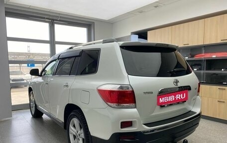 Toyota Highlander III, 2013 год, 2 300 000 рублей, 6 фотография