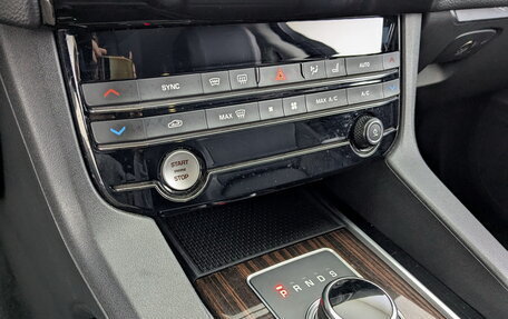 Jaguar F-Pace, 2017 год, 2 800 000 рублей, 16 фотография