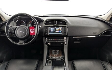 Jaguar F-Pace, 2017 год, 2 800 000 рублей, 30 фотография