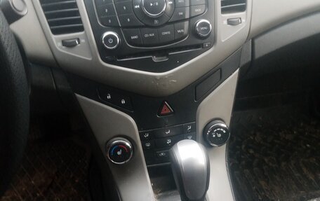Chevrolet Cruze II, 2011 год, 500 000 рублей, 3 фотография