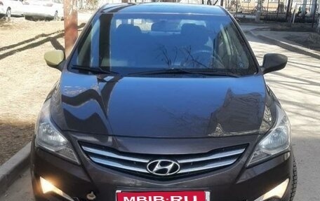 Hyundai Solaris II рестайлинг, 2015 год, 945 000 рублей, 1 фотография