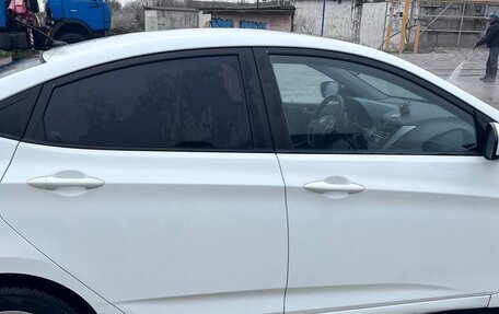 Hyundai Solaris II рестайлинг, 2015 год, 1 455 000 рублей, 6 фотография