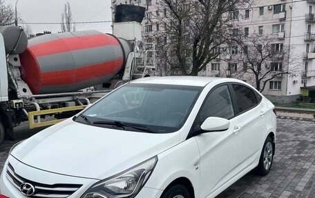 Hyundai Solaris II рестайлинг, 2015 год, 1 455 000 рублей, 21 фотография