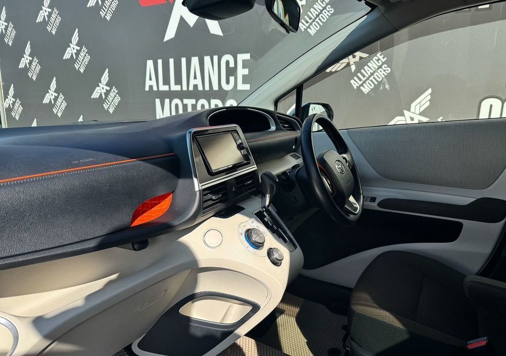 Toyota Sienta, 2017 год, 1 680 000 рублей, 8 фотография