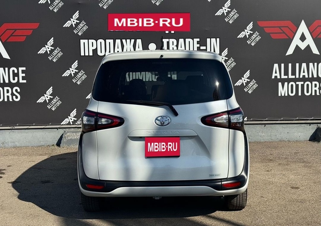 Toyota Sienta, 2017 год, 1 680 000 рублей, 5 фотография