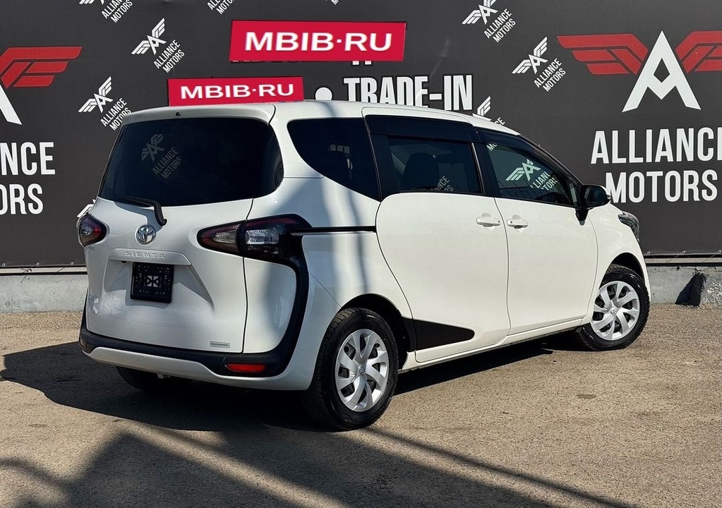 Toyota Sienta, 2017 год, 1 680 000 рублей, 6 фотография