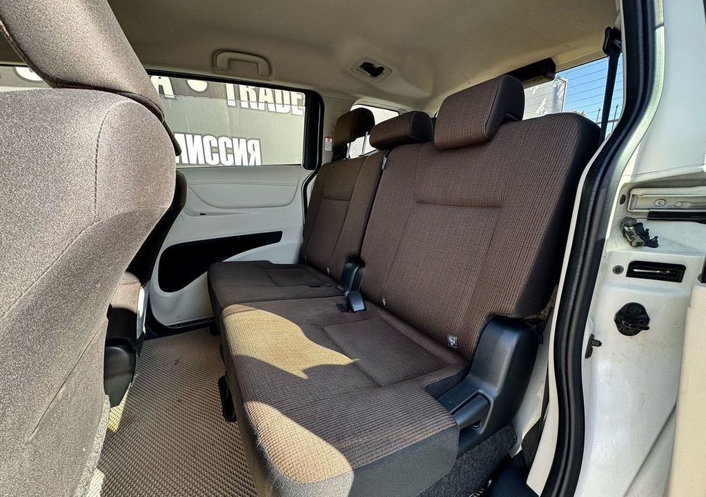 Toyota Sienta, 2017 год, 1 680 000 рублей, 10 фотография