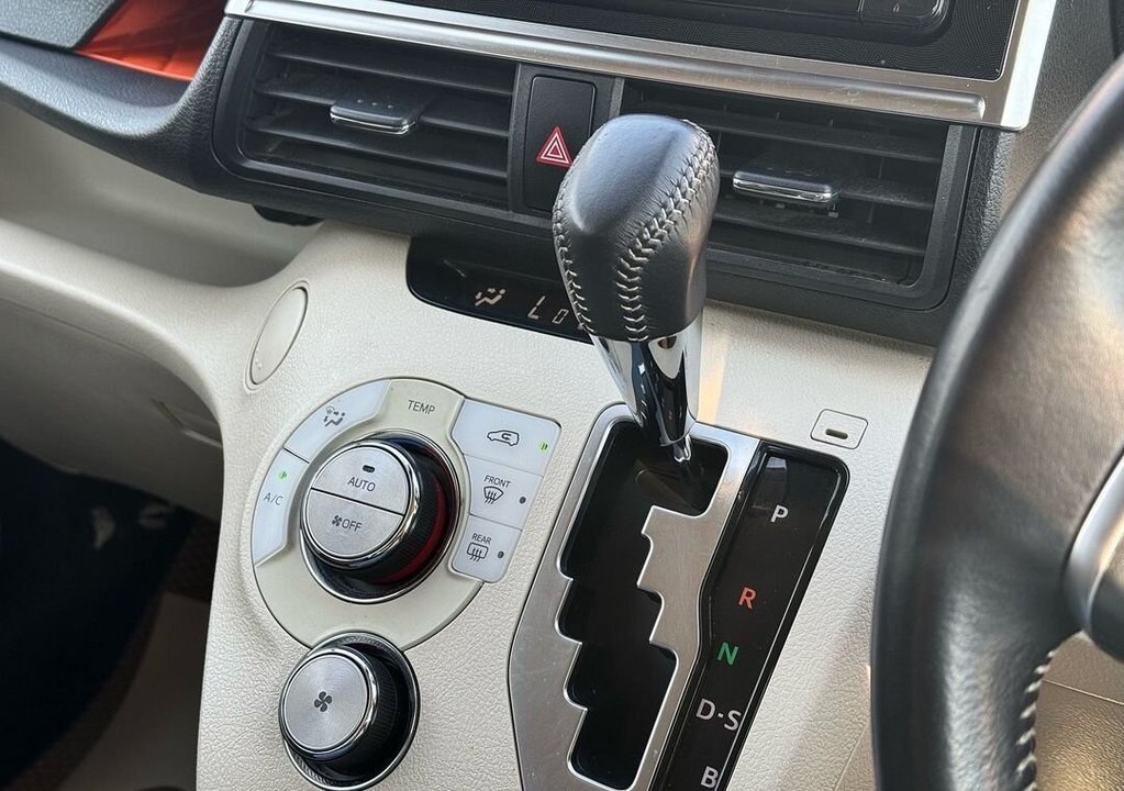 Toyota Sienta, 2017 год, 1 680 000 рублей, 23 фотография