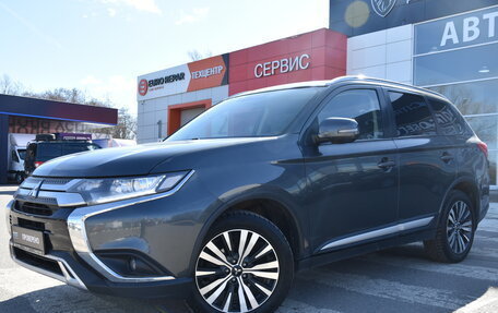 Mitsubishi Outlander III рестайлинг 3, 2018 год, 1 880 000 рублей, 3 фотография