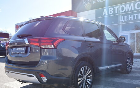 Mitsubishi Outlander III рестайлинг 3, 2018 год, 1 880 000 рублей, 7 фотография