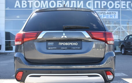 Mitsubishi Outlander III рестайлинг 3, 2018 год, 1 880 000 рублей, 5 фотография