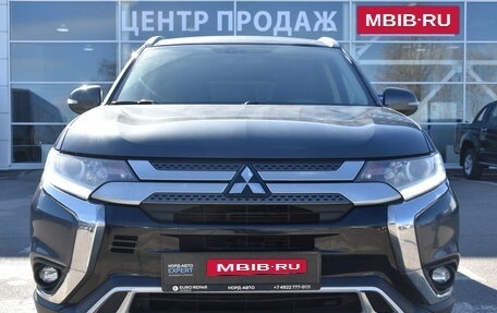 Mitsubishi Outlander III рестайлинг 3, 2018 год, 1 880 000 рублей, 2 фотография