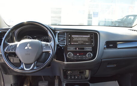 Mitsubishi Outlander III рестайлинг 3, 2018 год, 1 880 000 рублей, 14 фотография