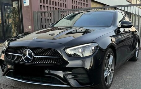 Mercedes-Benz E-Класс, 2022 год, 4 000 000 рублей, 1 фотография