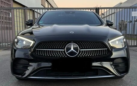 Mercedes-Benz E-Класс, 2022 год, 4 000 000 рублей, 2 фотография