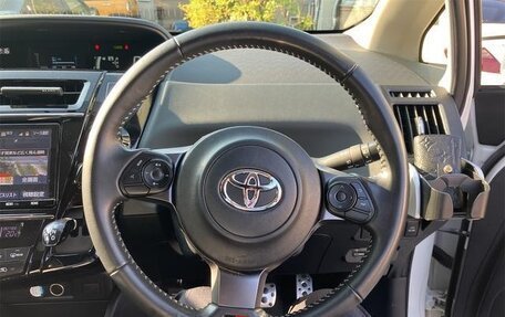 Toyota Prius Alpha I (ZVW40/41), 2020 год, 1 700 000 рублей, 2 фотография