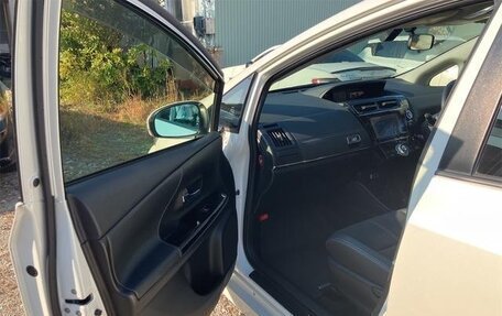 Toyota Prius Alpha I (ZVW40/41), 2020 год, 1 700 000 рублей, 14 фотография