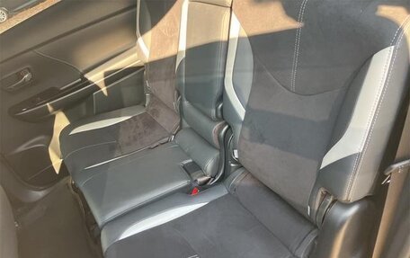 Toyota Prius Alpha I (ZVW40/41), 2020 год, 1 700 000 рублей, 19 фотография