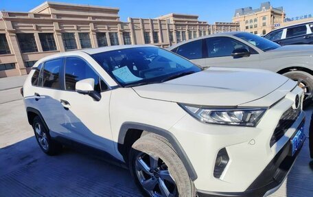 Toyota RAV4, 2020 год, 2 650 000 рублей, 2 фотография