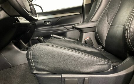 Mitsubishi Outlander III рестайлинг 3, 2013 год, 1 400 000 рублей, 14 фотография