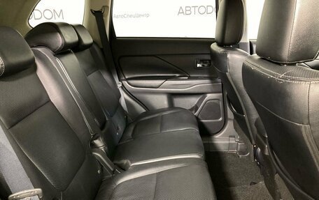 Mitsubishi Outlander III рестайлинг 3, 2013 год, 1 400 000 рублей, 13 фотография