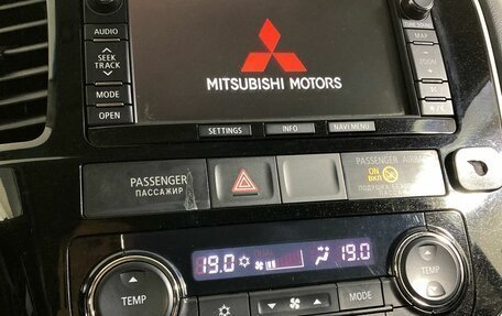 Mitsubishi Outlander III рестайлинг 3, 2013 год, 1 400 000 рублей, 21 фотография