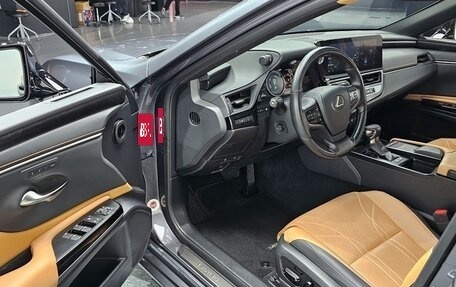 Lexus ES VII, 2021 год, 3 760 000 рублей, 20 фотография