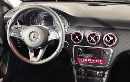 Mercedes-Benz A-Класс, 2016 год, 1 499 000 рублей, 11 фотография