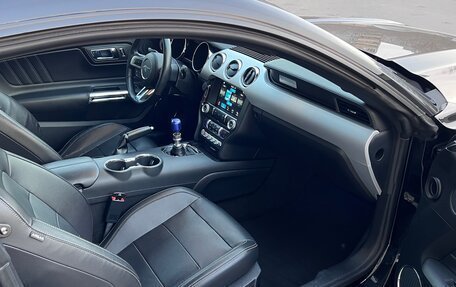 Ford Mustang VI рестайлинг, 2017 год, 2 100 000 рублей, 10 фотография
