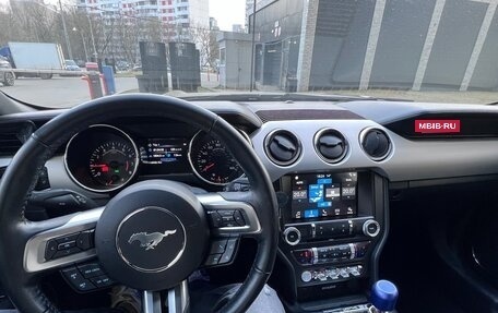 Ford Mustang VI рестайлинг, 2017 год, 2 100 000 рублей, 12 фотография