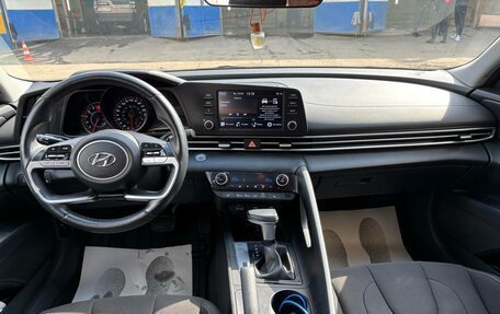 Hyundai Elantra, 2022 год, 2 000 000 рублей, 3 фотография
