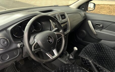 Renault Logan II, 2019 год, 885 000 рублей, 10 фотография