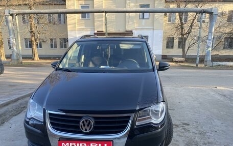 Volkswagen Touran III, 2009 год, 940 000 рублей, 1 фотография