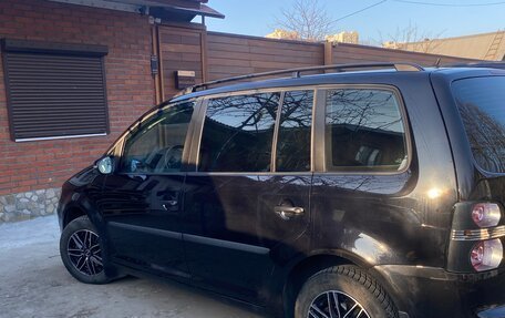 Volkswagen Touran III, 2009 год, 940 000 рублей, 3 фотография
