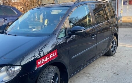 Volkswagen Touran III, 2009 год, 940 000 рублей, 2 фотография