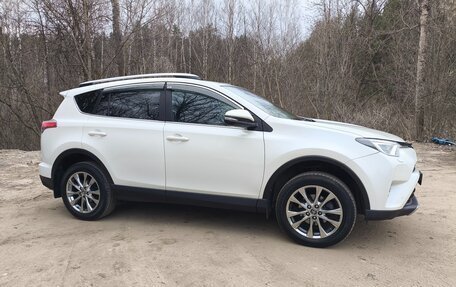 Toyota RAV4, 2017 год, 3 850 000 рублей, 8 фотография
