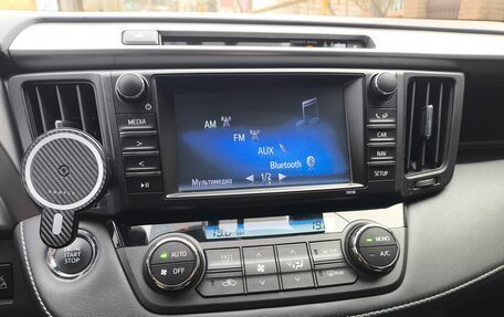 Toyota RAV4, 2017 год, 3 850 000 рублей, 13 фотография