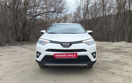 Toyota RAV4, 2017 год, 3 850 000 рублей, 6 фотография