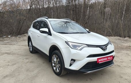Toyota RAV4, 2017 год, 3 850 000 рублей, 7 фотография