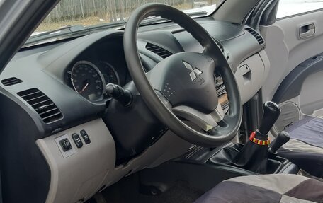 Mitsubishi L200 IV рестайлинг, 2010 год, 1 050 000 рублей, 7 фотография