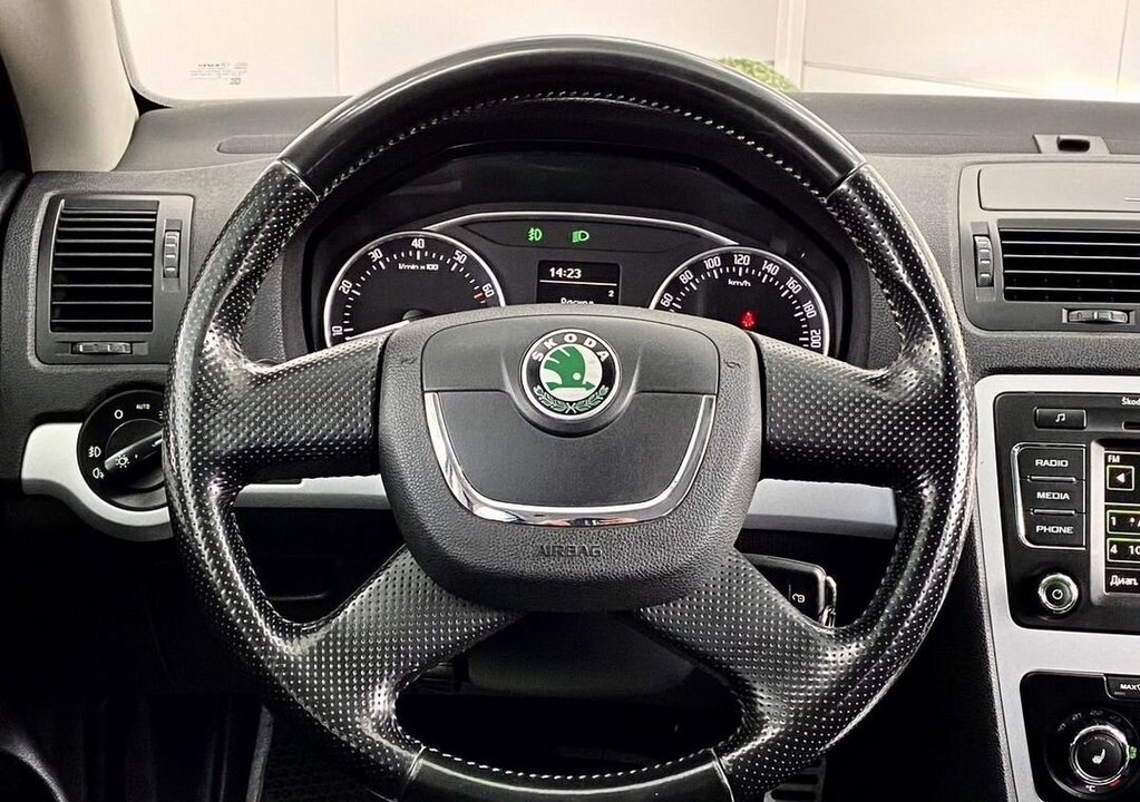 Skoda Octavia Scout, 2010 год, 1 299 000 рублей, 25 фотография