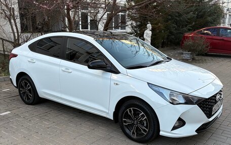 Hyundai Solaris II рестайлинг, 2021 год, 1 750 000 рублей, 3 фотография