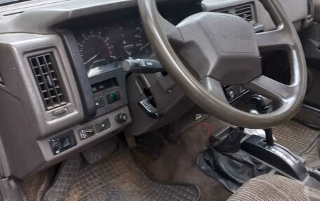 Nissan Terrano II рестайлинг, 1992 год, 380 000 рублей, 6 фотография