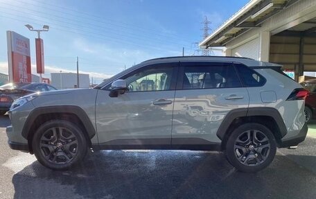 Toyota RAV4, 2021 год, 2 510 000 рублей, 4 фотография