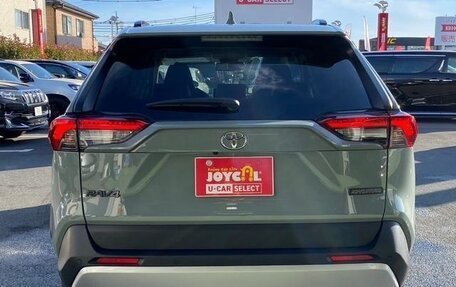 Toyota RAV4, 2021 год, 2 510 000 рублей, 6 фотография