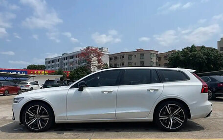 Volvo V60 II, 2022 год, 3 100 002 рублей, 2 фотография