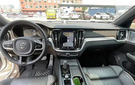 Volvo V60 II, 2022 год, 3 100 002 рублей, 9 фотография