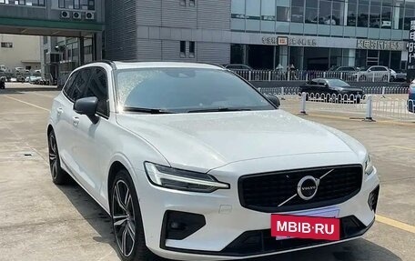 Volvo V60 II, 2022 год, 3 100 002 рублей, 6 фотография