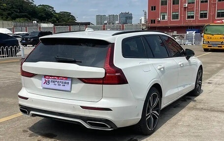 Volvo V60 II, 2022 год, 3 100 002 рублей, 5 фотография