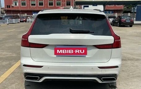 Volvo V60 II, 2022 год, 3 100 002 рублей, 4 фотография